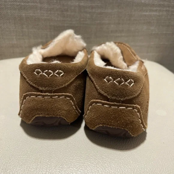 UGG® Ansley Water Resistant Suede Slip-On Slipper (Women’s Size 8 - Picture 6 of 9